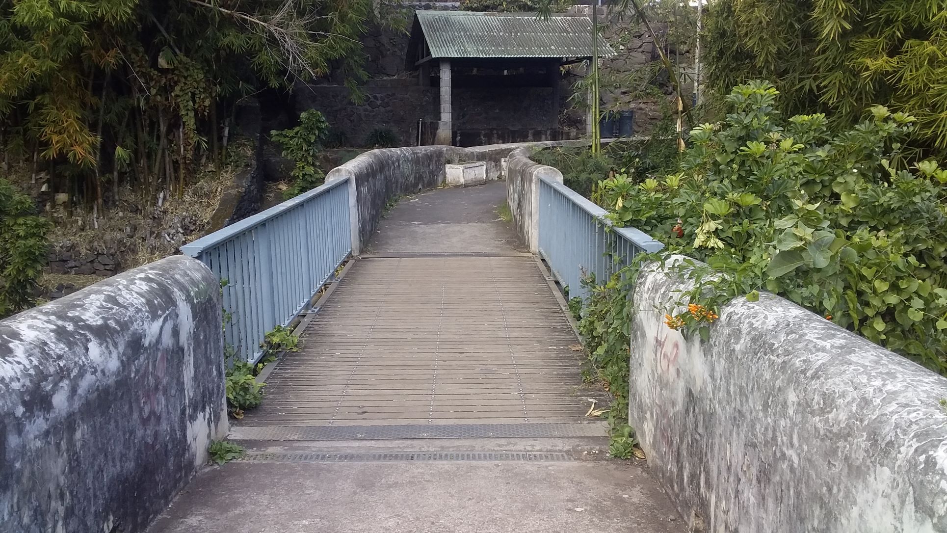 Des travaux menés sur la passerelle piétonne de La Saline