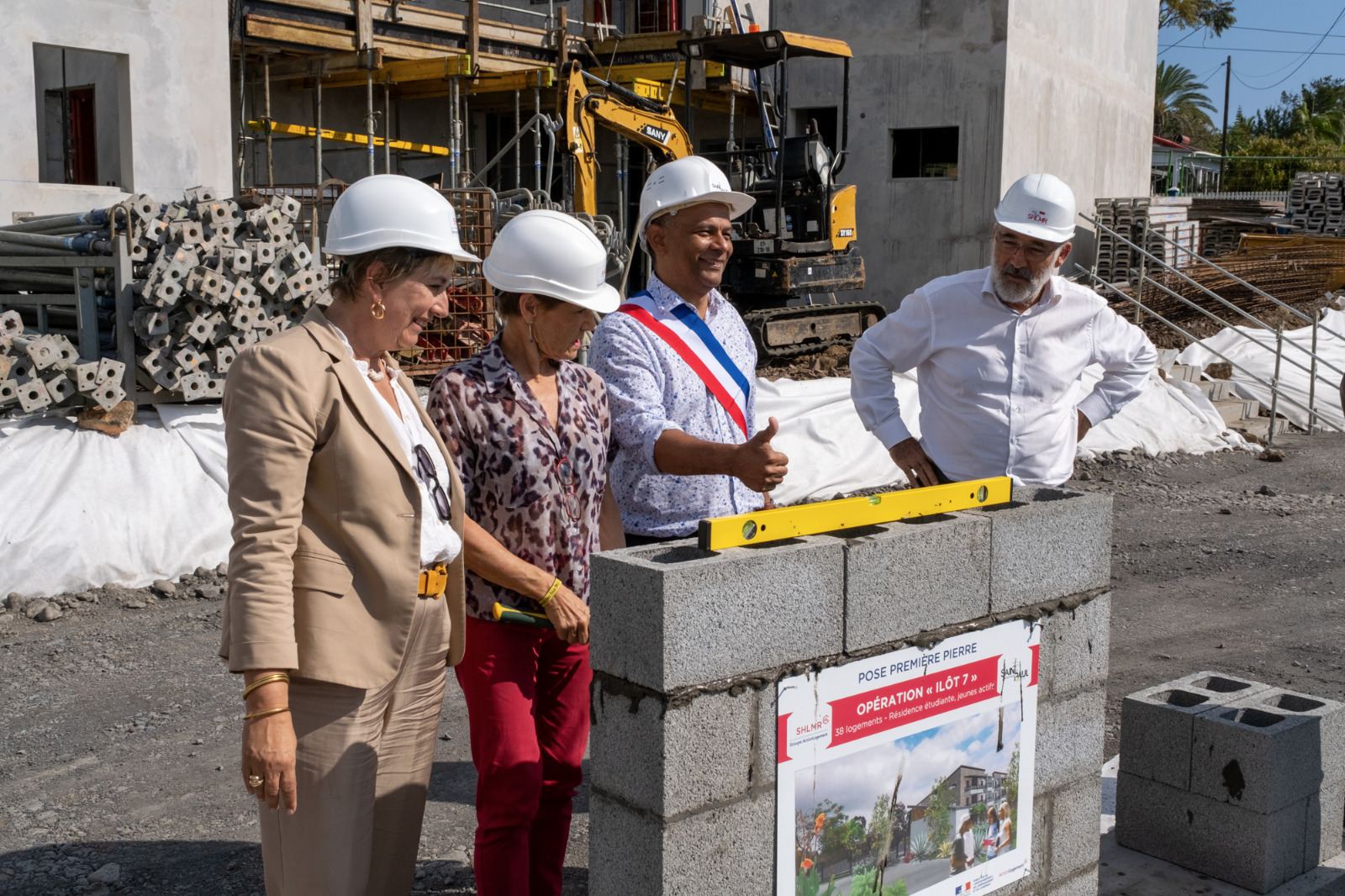 La SHLMR et la Ville de Saint-Paul réaffirment leur engagement commun pour améliorer l'accès au logement à La Réunion avec la pose de la première pierre de la résidence étudiante et jeunes actifs