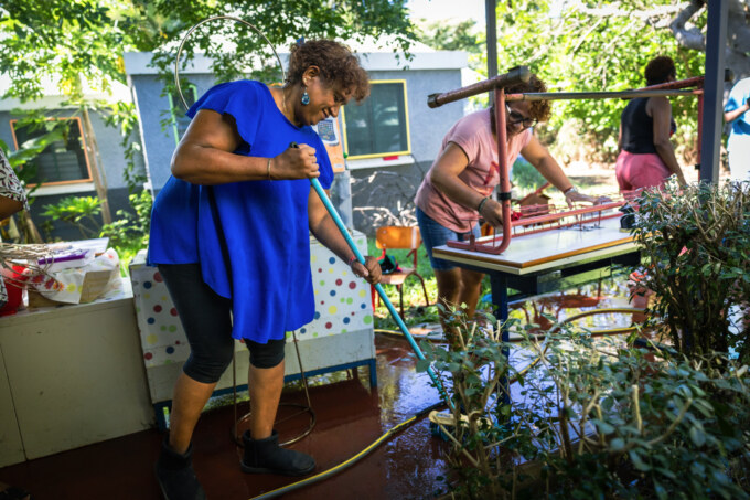 À Saint-Paul, la mobilisation est totale ! Après les dégâts, tous les moyens sont engagés sur le nettoyage et la sécurisation de l’école située à Grande Fontaine.